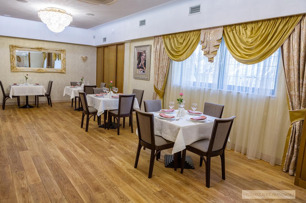 Hotel Lord Krosno Buitenkant foto