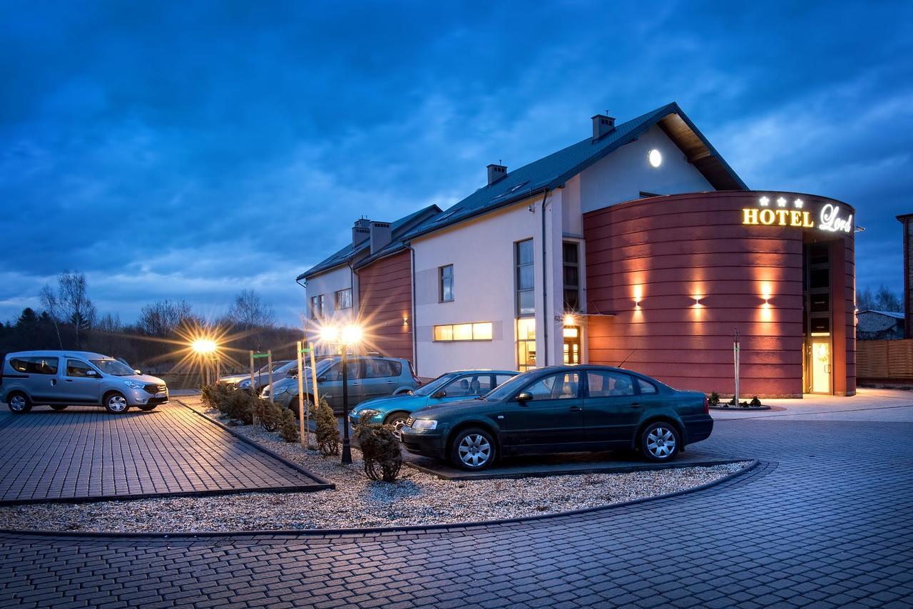 Hotel Lord Krosno Buitenkant foto