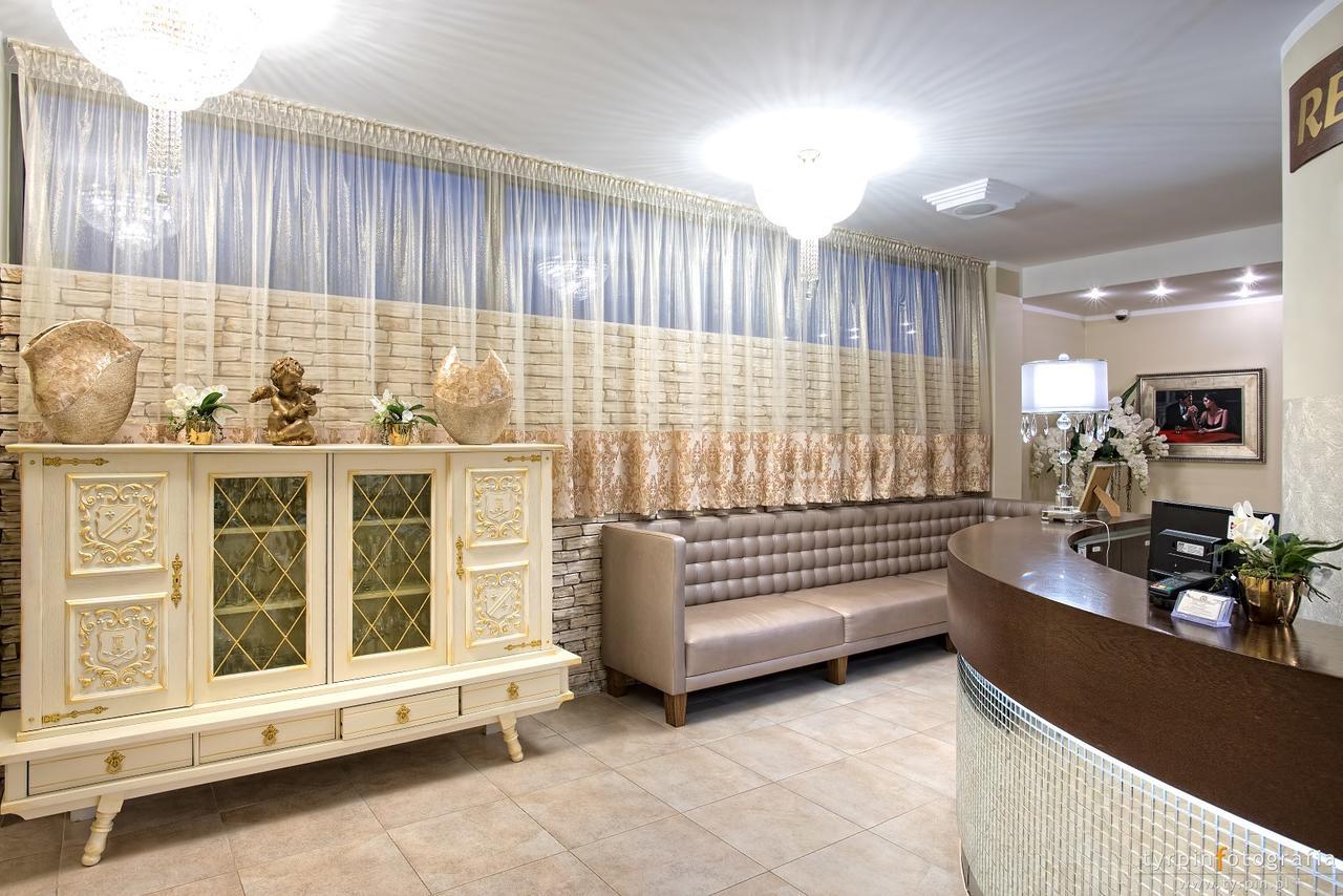 Hotel Lord Krosno Buitenkant foto