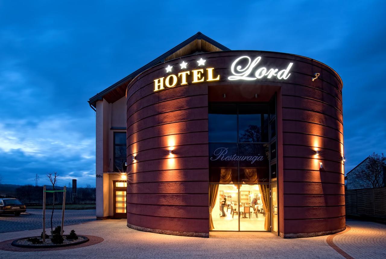 Hotel Lord Krosno Buitenkant foto