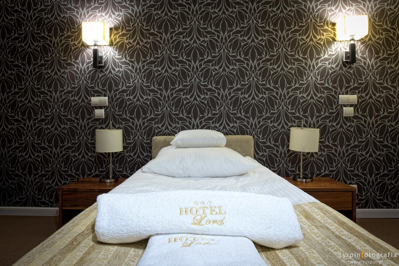 Hotel Lord Krosno Buitenkant foto