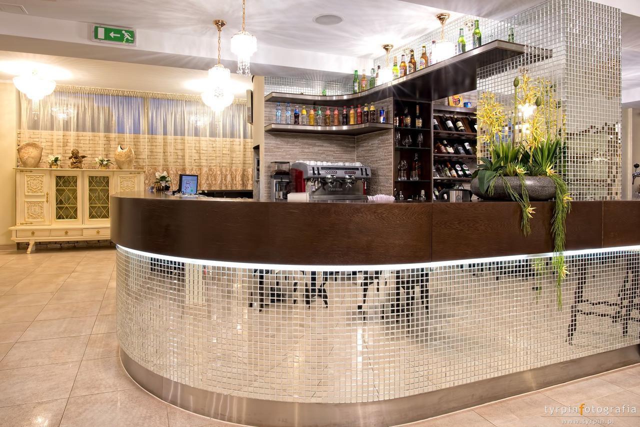 Hotel Lord Krosno Buitenkant foto